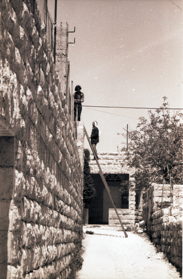رجلان 