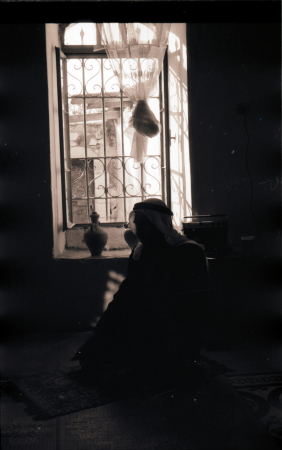 عجوز يصلي The Palestinian Museum Digital Archive Pmda