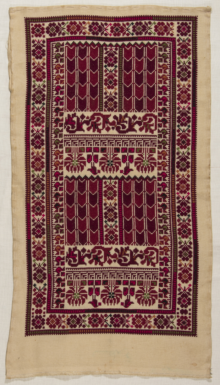 قطعة مُطرزةٌ أنتجتها نساء جمعية إنعاش المخيم، لبنان، سبعينيات القرن العشرين