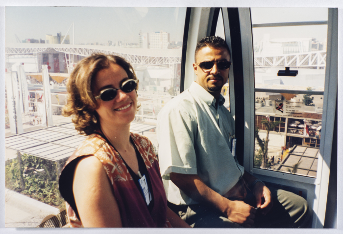 لمحة من جولة فرقة الفنون الشعبية في لشبونة، البرتغال، 1998
