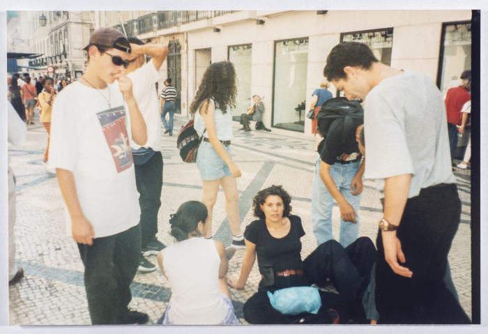 لمحة من جولة فرقة الفنون الشعبية في لشبونة، البرتغال، 1998
