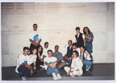 لمحة من جولة فرقة الفنون الشعبية في لشبونة، البرتغال، 1998
