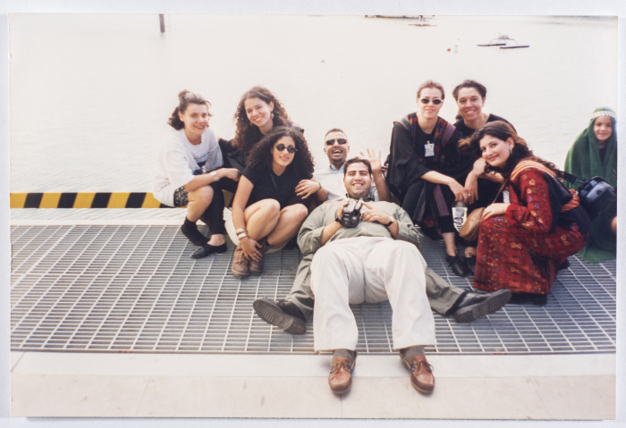 لمحة من جولة فرقة الفنون الشعبية في لشبونة، البرتغال، 1998
