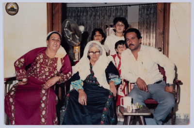 A Photograph of Abu ʿaker Family 