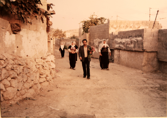 زيارة قبر الشهيد محمد أبو عكر