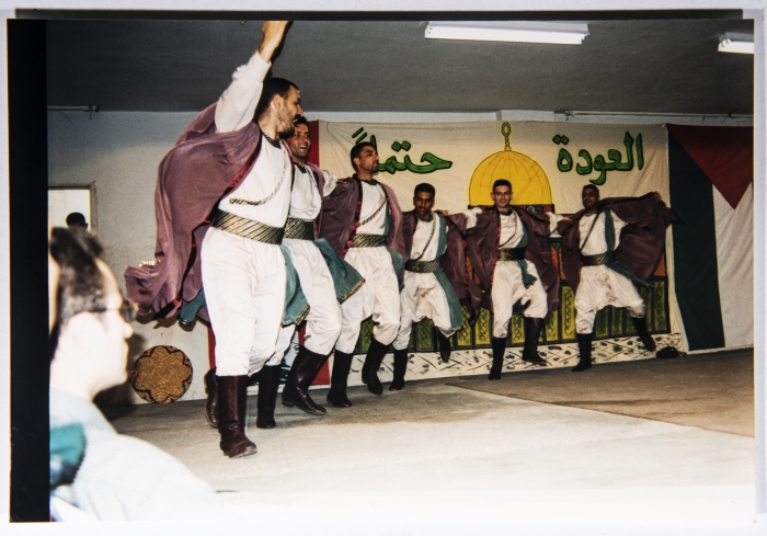 فرقة الفنون الشعبية الفلسطينية تقدم عرضاً فينا في لبنان