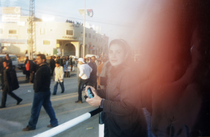 منال شاهين في مخيم الدهيشة