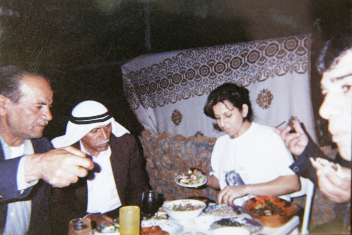 دعوة عشاء بمناسبة تحرر نضال من الأسر