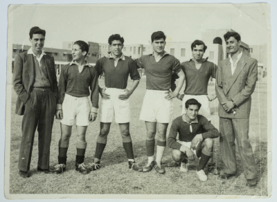 صورة لمجموعة من لاعبي كرة القدم في القاهرة عام 1949