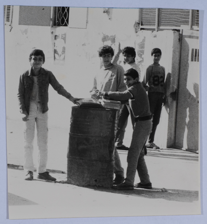 طلبة فلسطينيون لاجئون، لبنان، 1980- 1989