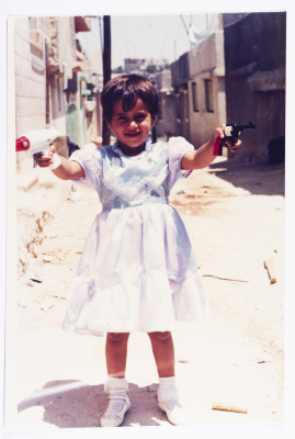 طفلة، مخيم الوحدات، 1987
