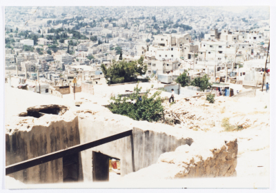 منظر عام لمخيم للاجئين الفلسطينيين، الأردن، 1980- 1989