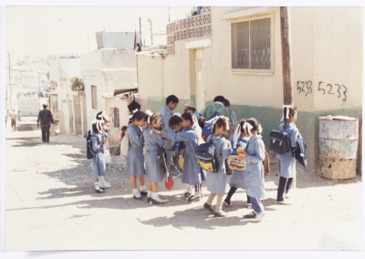 طلاب بمخيم للاجئين الفلسطينيين، الأردن، 1980- 1989