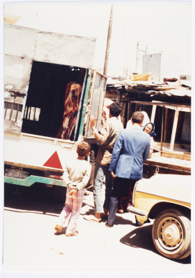 شاحنة بائع لحوم في مخيم للاجئين الفلسطينيين، الأردن، 1980- 1989