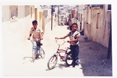 طفلان، مخيم الوحدات، 1987