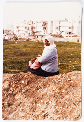 امرأة فلسطينية، مخيم عين الحلوة، 1982- 1989