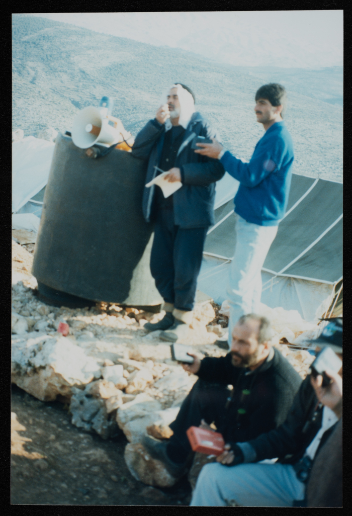 مشهد من الحياة اليومية لمبعدي مرج الزهور، جنوب لبنان، 1993