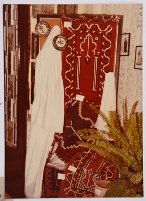 صورة من بازار لجمعية الشابات المسلمات/القدس، 1981
