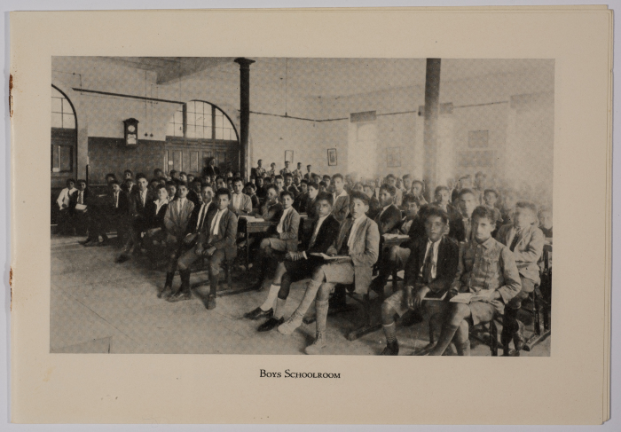 كتيب مصور عن مدرستي الفرندز للبنات والبنين