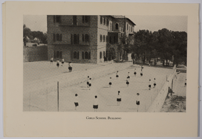 كتيب مصور عن مدرستي الفرندز للبنات والبنين