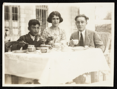 A Family Photograph of the ʿalamy