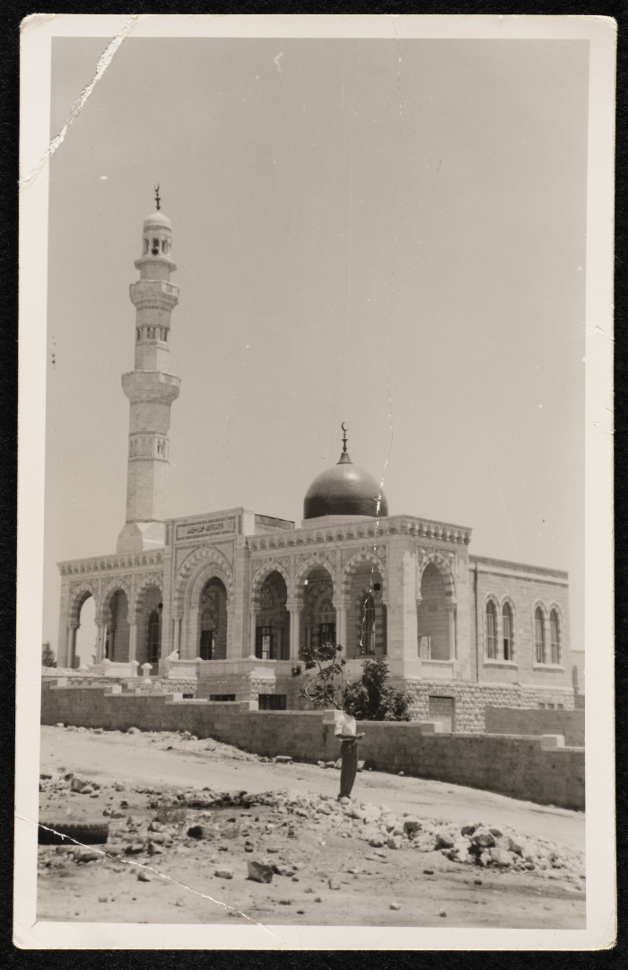 صورة لجامع جمال عبد الناصر،البيرة، 1972