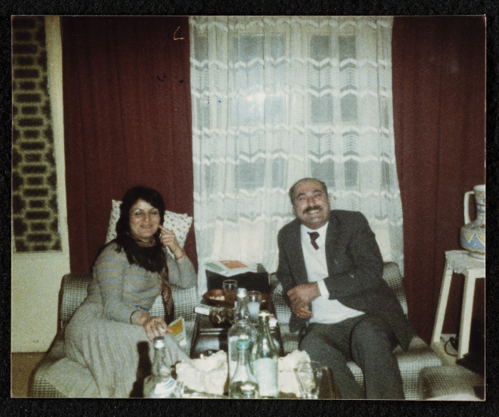صورة لابتسام جلوق ونصري خوري في منزل محمد بطراوي، البيرة، 1970 - 89
