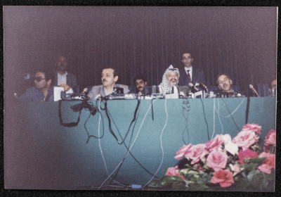 ياسر عرفات ومجموعة أشخاص، الجزائر، 1987