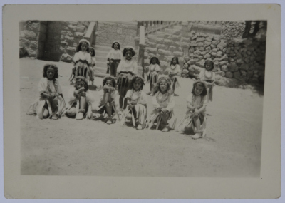 طالبات من مدرسة الخليل، 1951