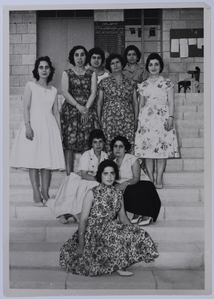  ماهرة الدجاني وأخريات في حفل تخرج، رام الله، 1959