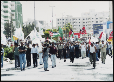 جانب من مسيرة جابت شوارع رام الله خلال الانتفاضة الثانية، 2001