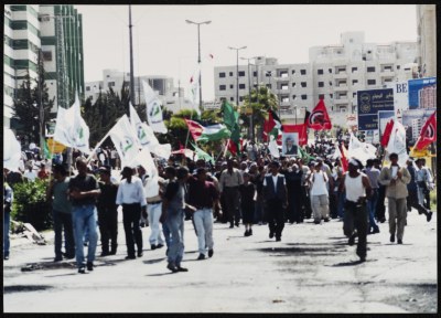 جانب من مسيرة جابت شوارع رام الله خلال الانتفاضة الثانية، 2001