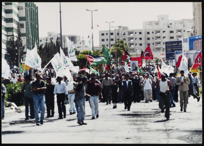 جانب من مسيرة جابت شوارع رام الله خلال الانتفاضة الثانية، 2001