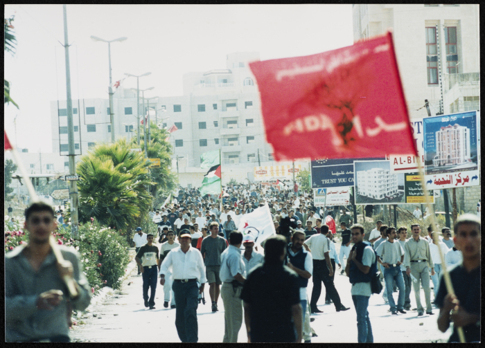 جانب من مسيرة جابت شوارع رام الله خلال الانتفاضة الثانية، 2001