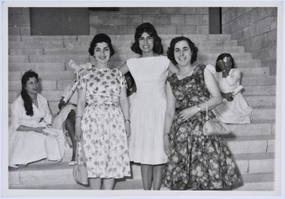  ماهرة الدجاني وأخريات في حفل تخرج، رام الله، 1960- 1969