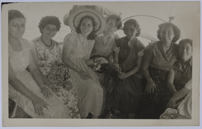 ماهرة الدجاني وأخريات، الإسكندرية، 1956