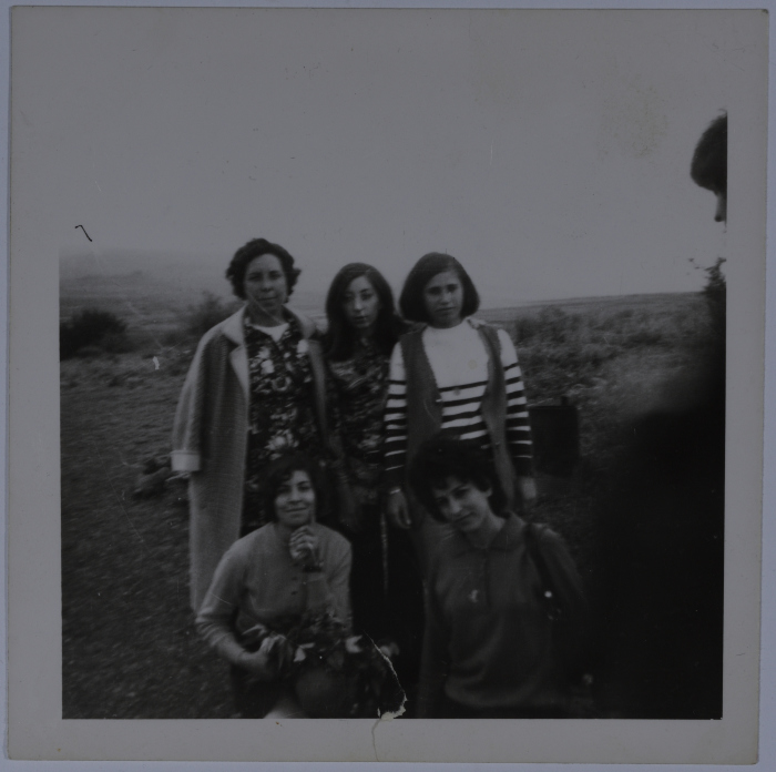 ماهرة الدجاني مع طالبات معهد المعلمات، بانياس، 1959