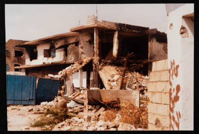 أحد معامل مؤسسة صامد الاقتصادية المدمرة، بيروت، 1985