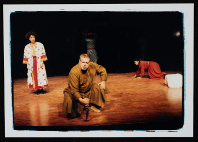 "Al-Mahajir", Play, al-Kasaba