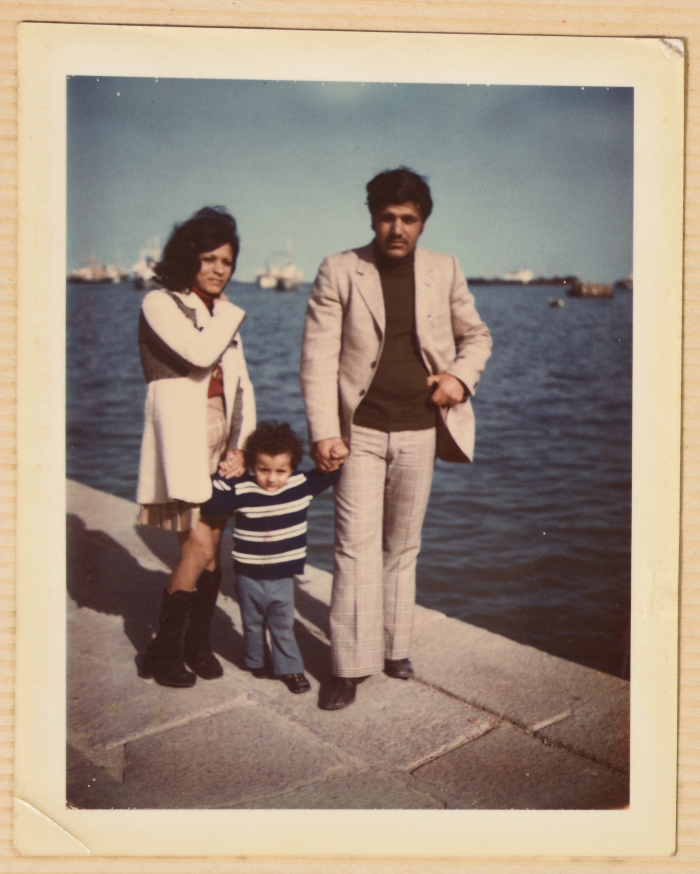 نهاية محمد برفقة الدكتور محمد زيد وطفل، ليبيا 