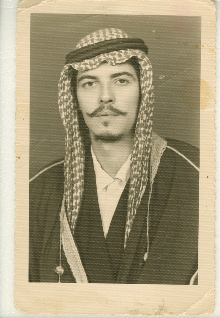 بورتريه لرجل في الزي التقليدي