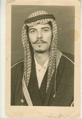 بورتريه لرجل في الزي التقليدي
