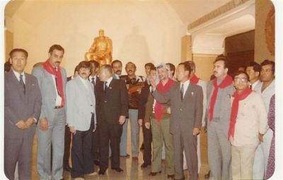 ياسر عرفات وعزمي الصغير في زيارة لليابان