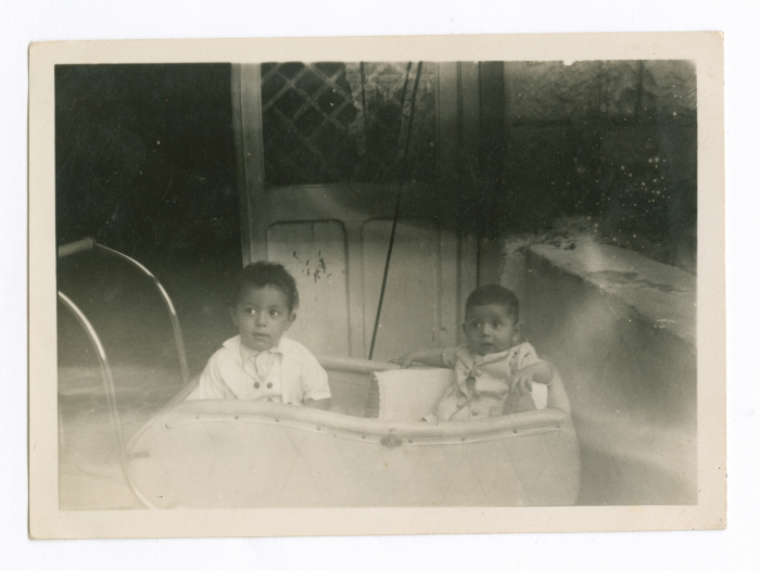 شقيقان من عائلة عبد الله