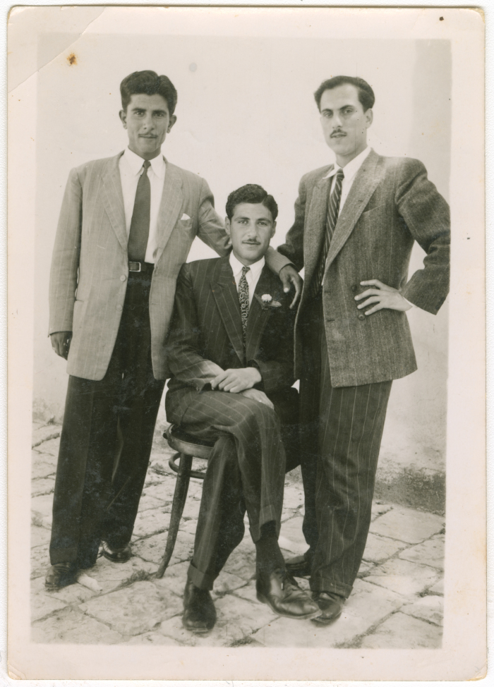 ثلاثة رجال في دير المطران