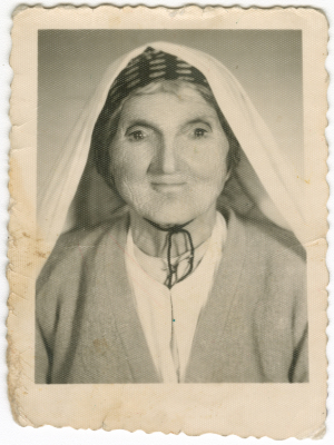 امرأة من عائلة أبو رجيلة