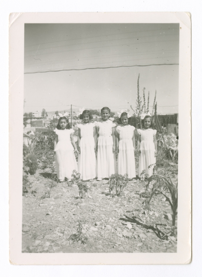 فتيات من عائلة ميخائيل