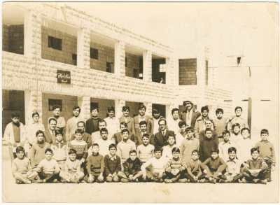 طلبة في مدرسة الأمير حسن