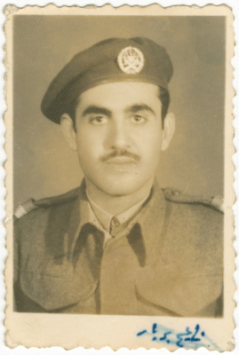 رجل بالزي العسكري الأردني