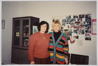 زهيرة كمال مع متطوعة، بيت حنينا، 1985